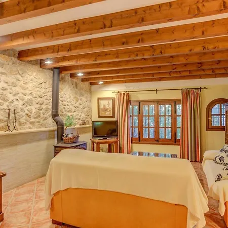 Pensión Finca Can Plomer - Typical 3br With Private Pool Ac Set In The Heart Of The Old Tow *