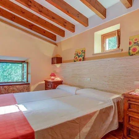 Pensión Finca Can Plomer - Typical 3br With Private Pool Ac Set In The Heart Of The Old Tow *