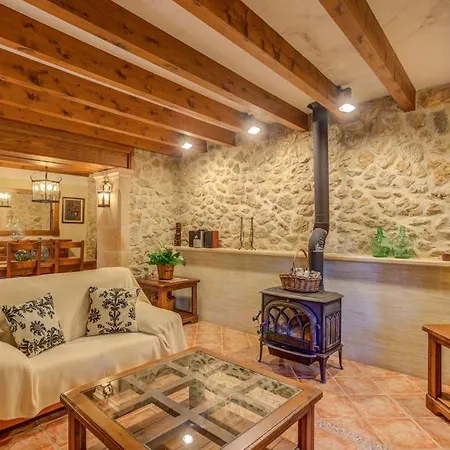 Finca Can Plomer - Typical 3br With Private Pool Ac Set In The Heart Of The Old Tow Pensión *