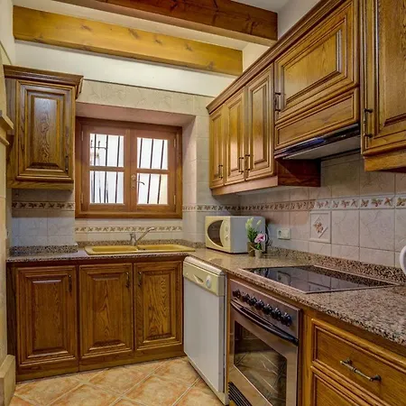Finca Can Plomer - Typical 3br With Private Pool Ac Set In The Heart Of The Old Tow Pensión