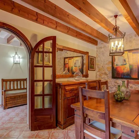 Finca Can Plomer - Typical 3br With Private Pool Ac Set In The Heart Of The Old Tow Pensión Pollensa
