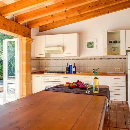 Pensión Finca Can Plomer - Typical 3br With Private Pool Ac Set In The Heart Of The Old Tow Pollensa