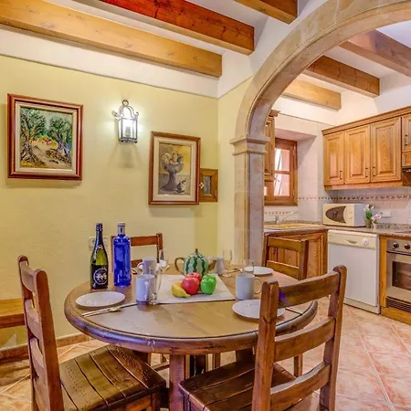Finca Can Plomer - Typical 3br With Private Pool Ac Set In The Heart Of The Old Tow Pensión Pollensa